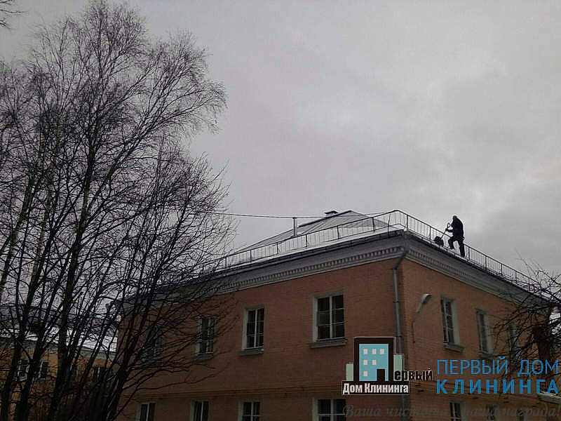Очистка кровли и фасадов от снега и наледи