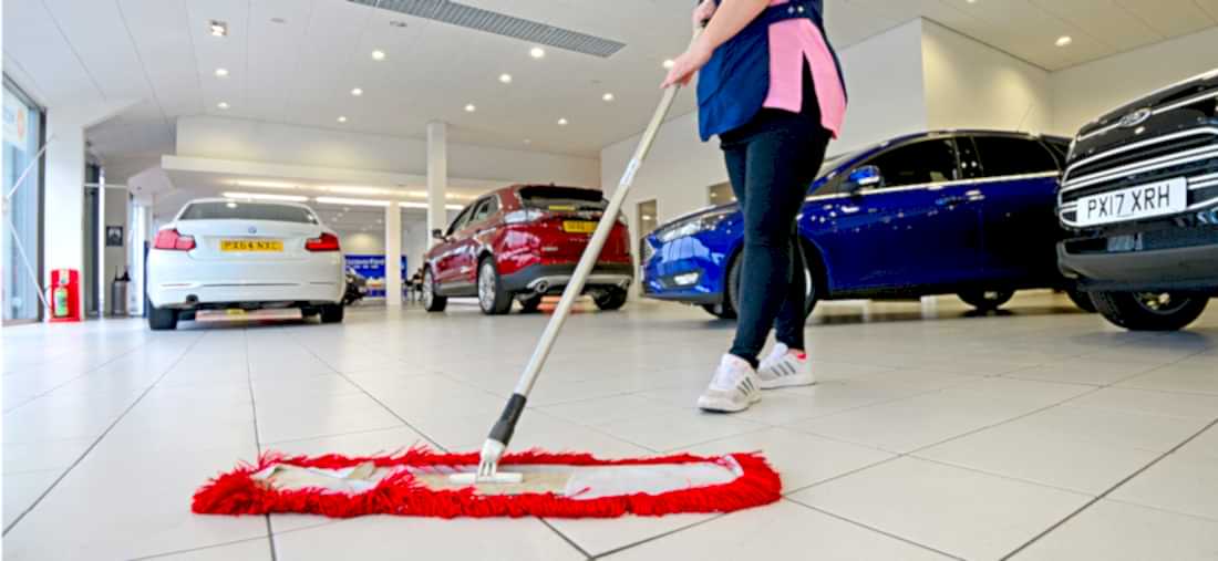Клининг автосалона