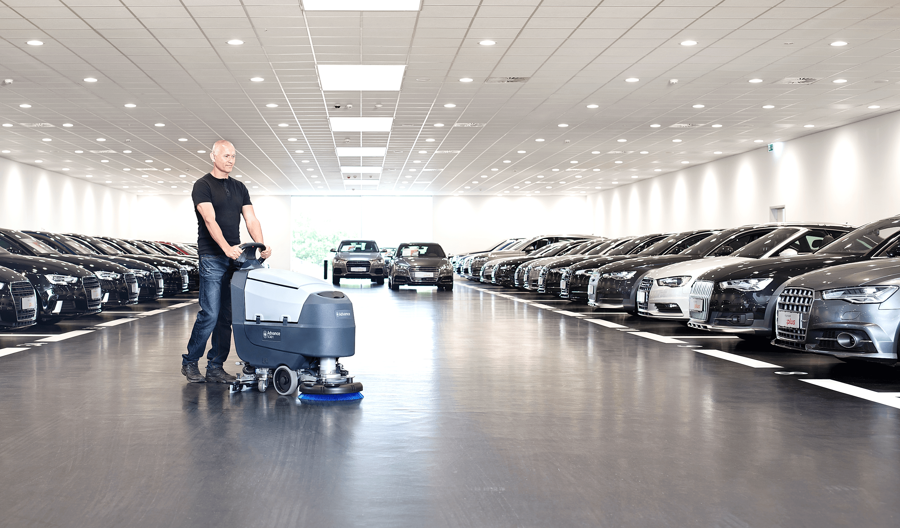 Уборка автосалона